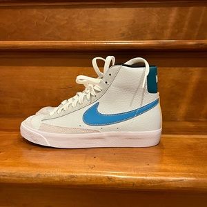 Blazer Mid '77 "Pure Platinum/Total Orange/Bright Spruce/Laser Blue"